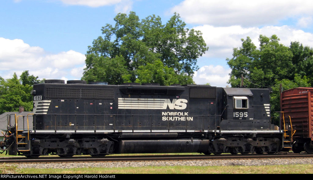 NS 1595 heads onto the "S" line